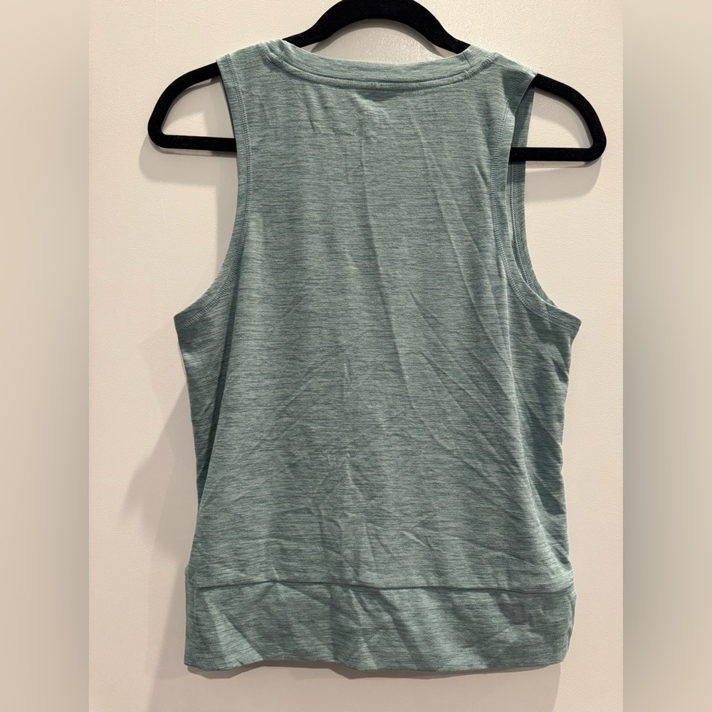 *BUNDLE* Old Navy Active Breath On Twist Front Muscle Tank - Picture 3 of 7